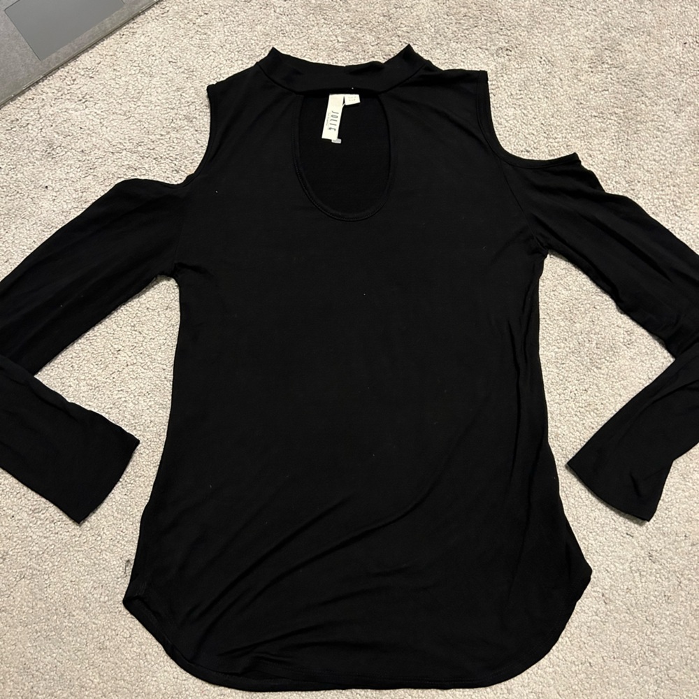 Women’s open shoulder long sleeve top